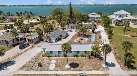 784 S McCall Rd Englewood FL 34223