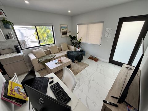 944 Jefferson Ave 16 Miami Beach FL 33139