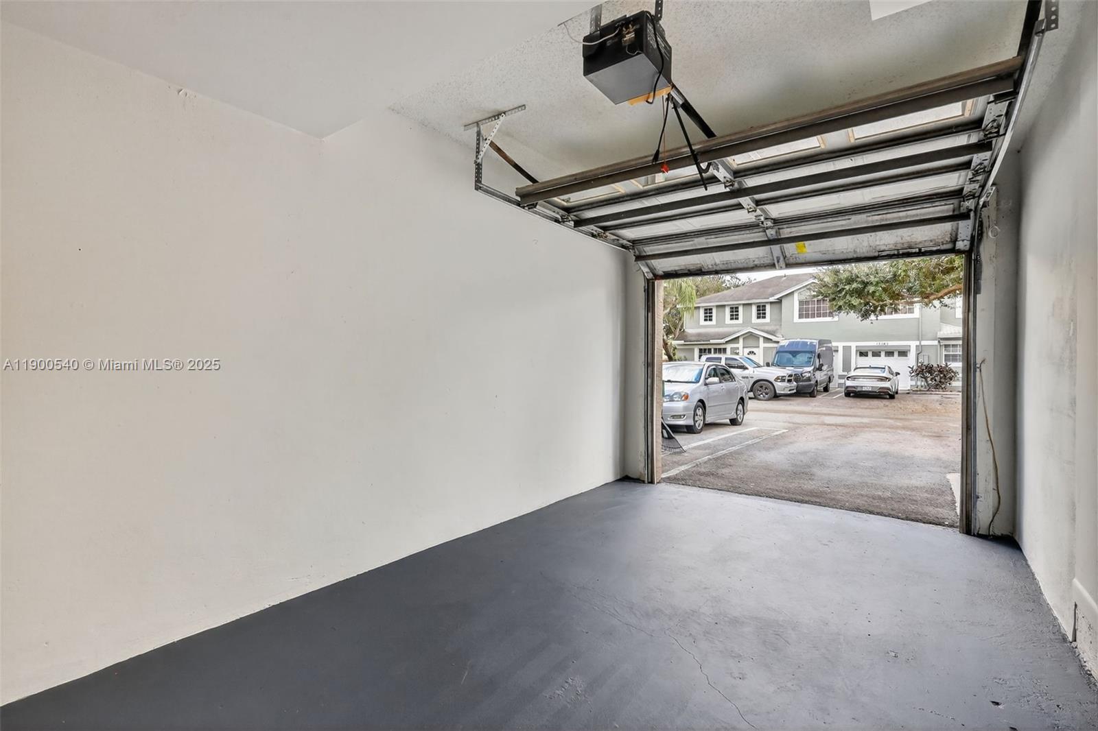 FLAMINGO GARDENS - Residential