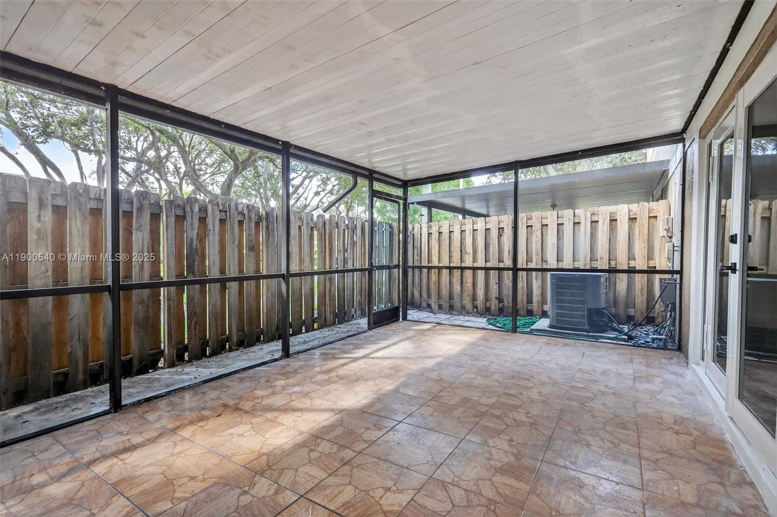 FLAMINGO GARDENS - Residential