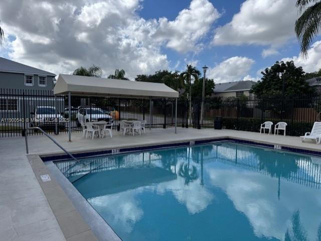 FLAMINGO GARDENS - Residential