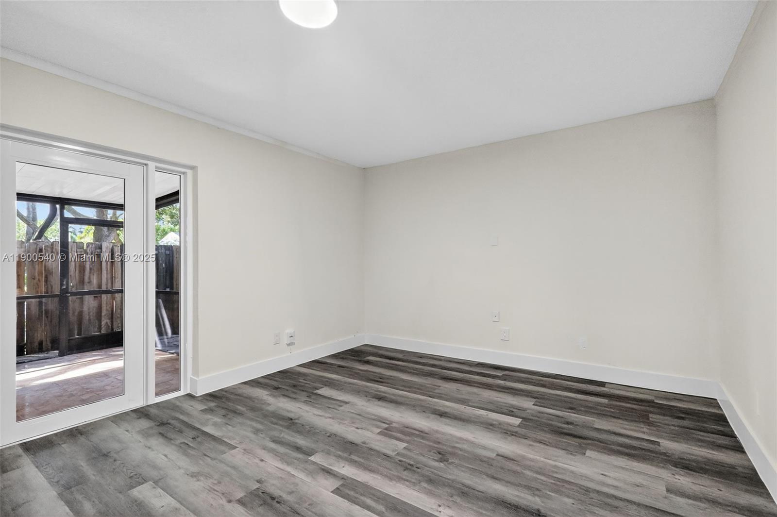 FLAMINGO GARDENS - Residential