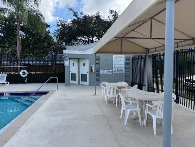 FLAMINGO GARDENS - Residential