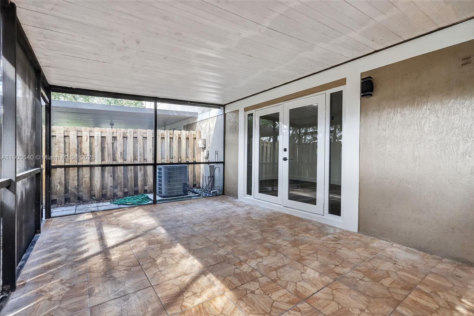 FLAMINGO GARDENS - Residential