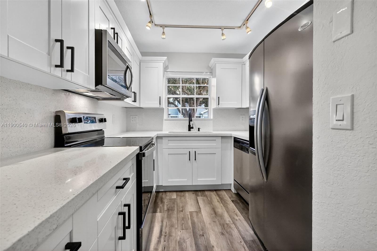 FLAMINGO GARDENS - Residential