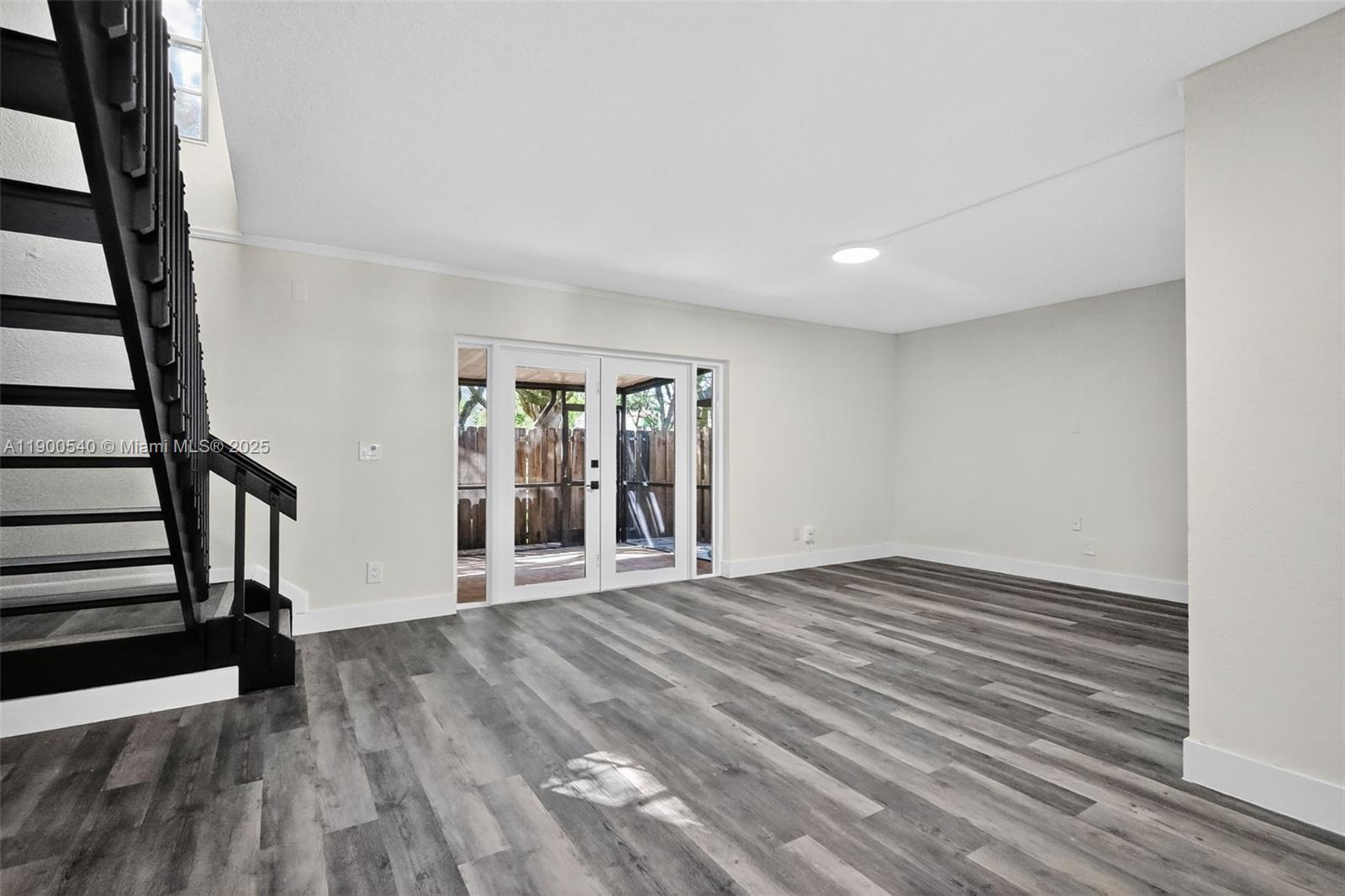 FLAMINGO GARDENS - Residential