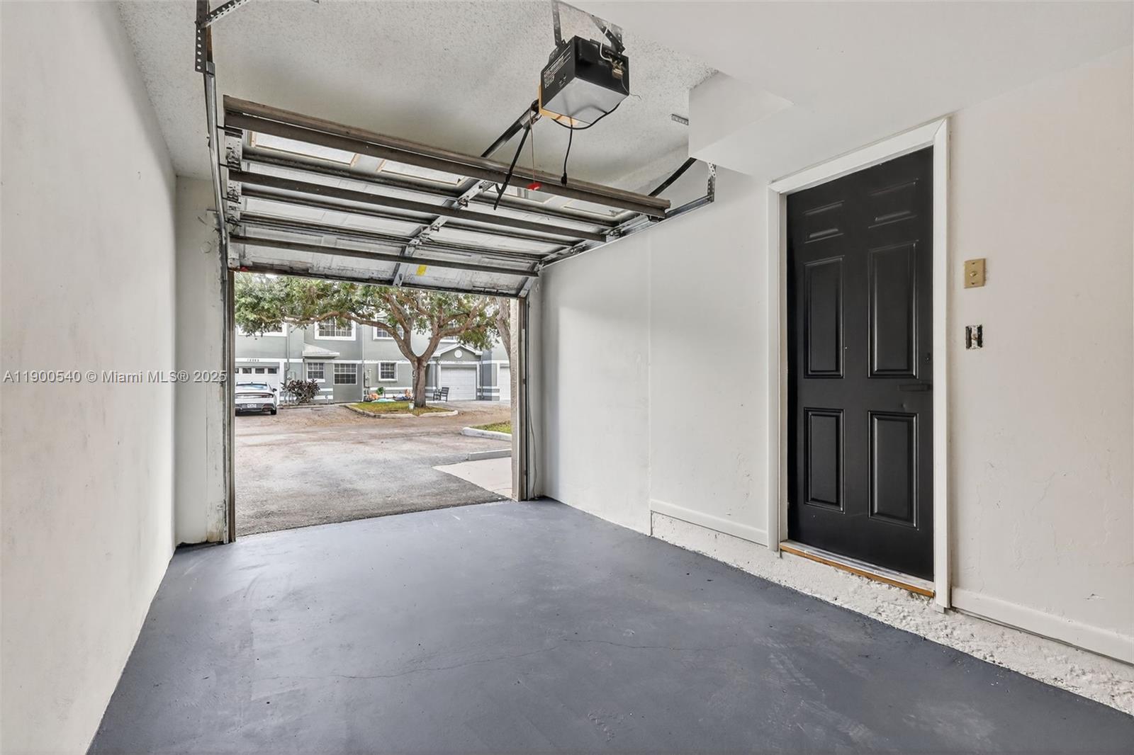 FLAMINGO GARDENS - Residential