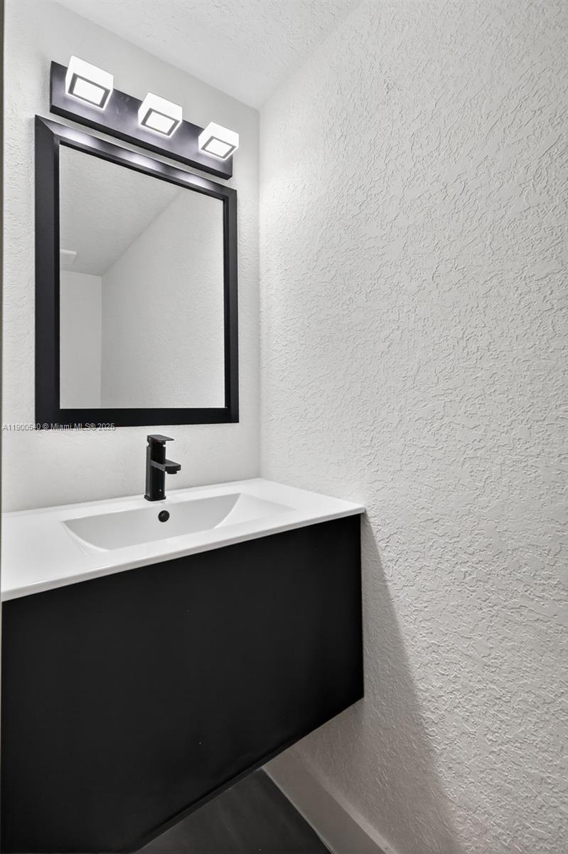 FLAMINGO GARDENS - Residential