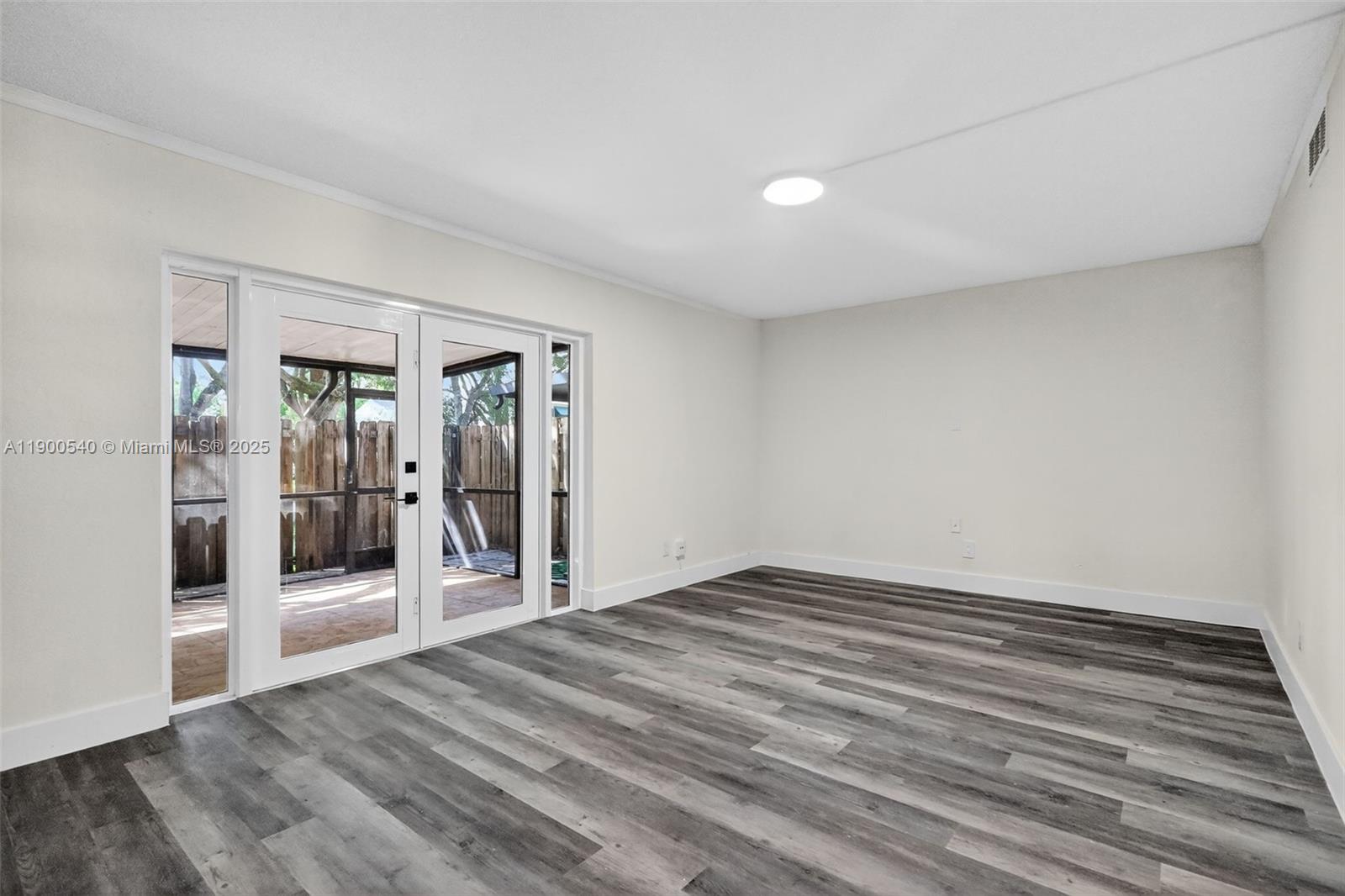 FLAMINGO GARDENS - Residential