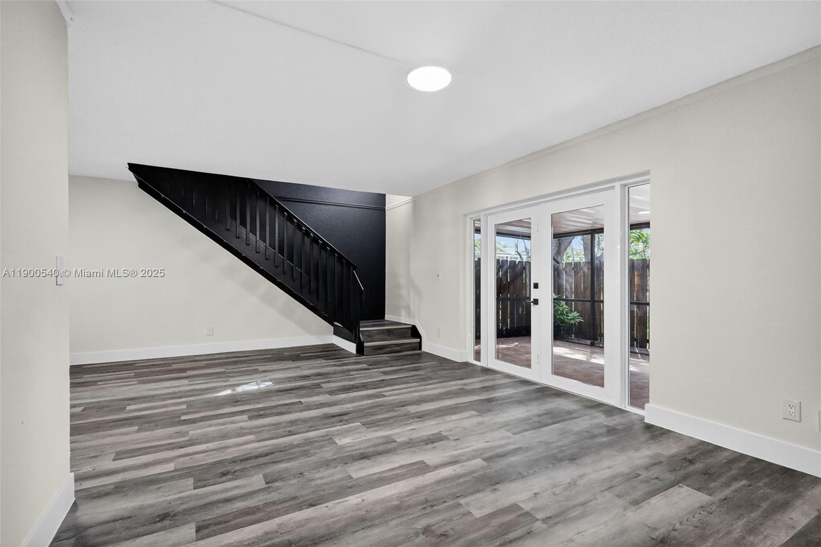 FLAMINGO GARDENS - Residential