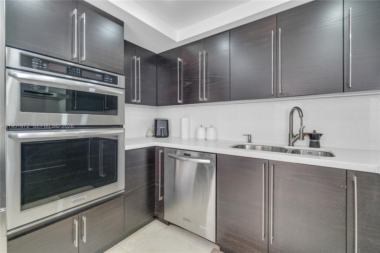 COMMODORE PLAZA CONDO - Residential