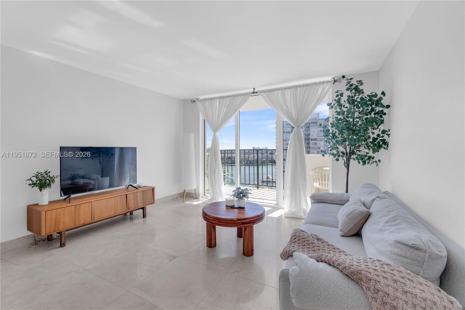 COMMODORE PLAZA CONDO - Residential