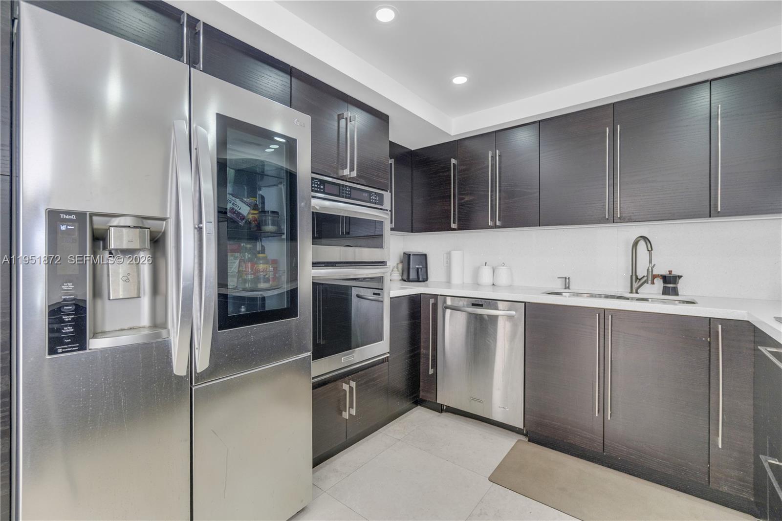 COMMODORE PLAZA CONDO - Residential