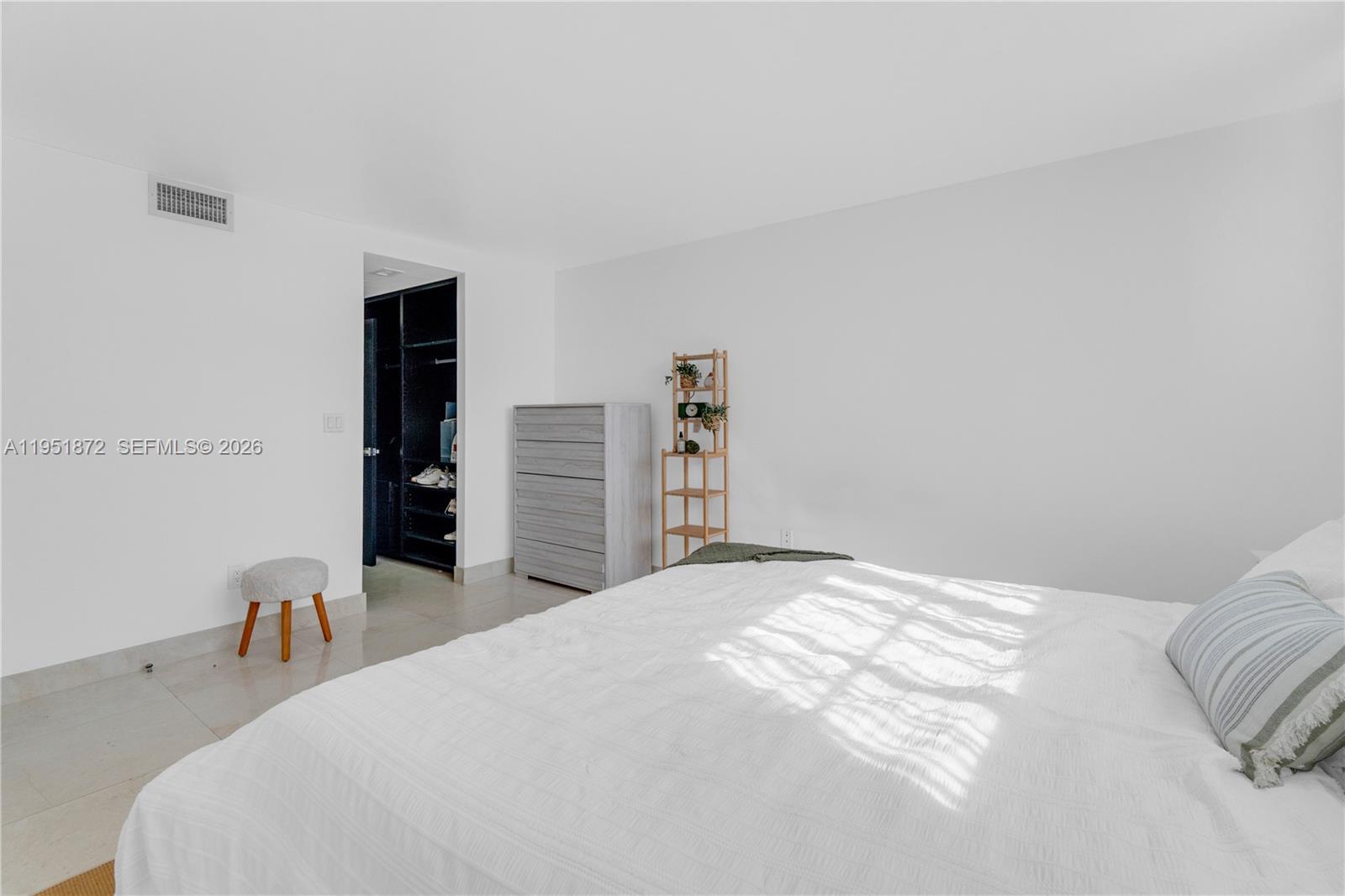 COMMODORE PLAZA CONDO - Residential