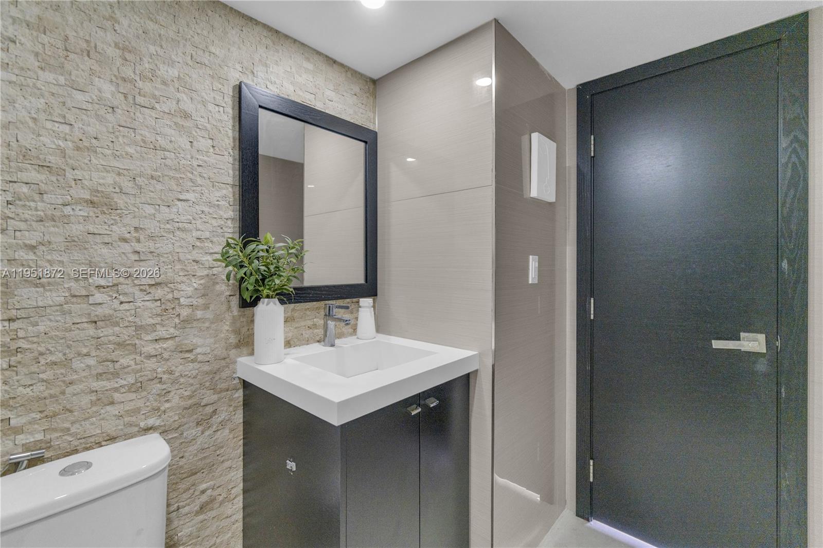 COMMODORE PLAZA CONDO - Residential