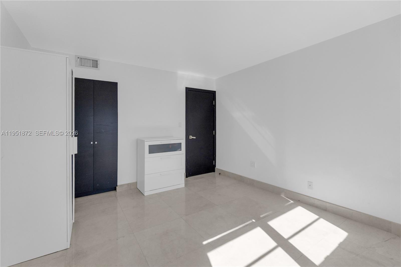 COMMODORE PLAZA CONDO - Residential