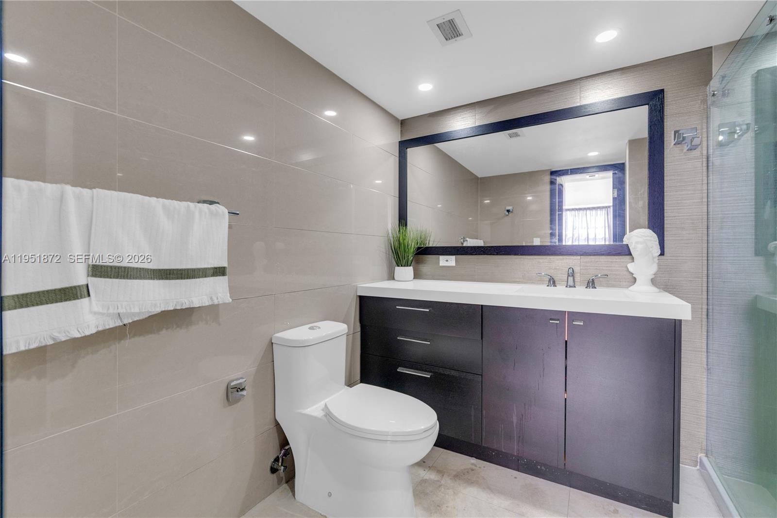 COMMODORE PLAZA CONDO - Residential