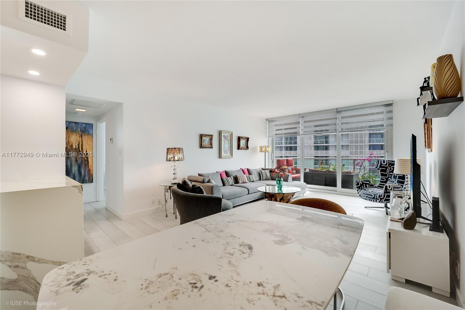 1000 West Ave 727