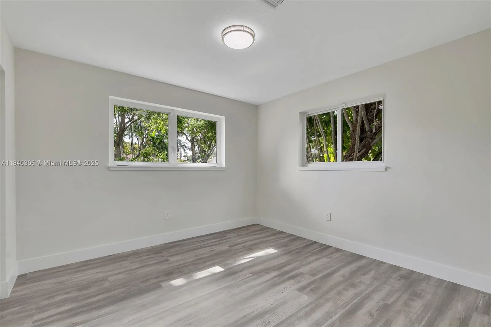 Palmetto Bay, Florida 33158, United States, 4 Bedrooms Bedrooms, ,2 BathroomsBathrooms,Residential,Active,170711