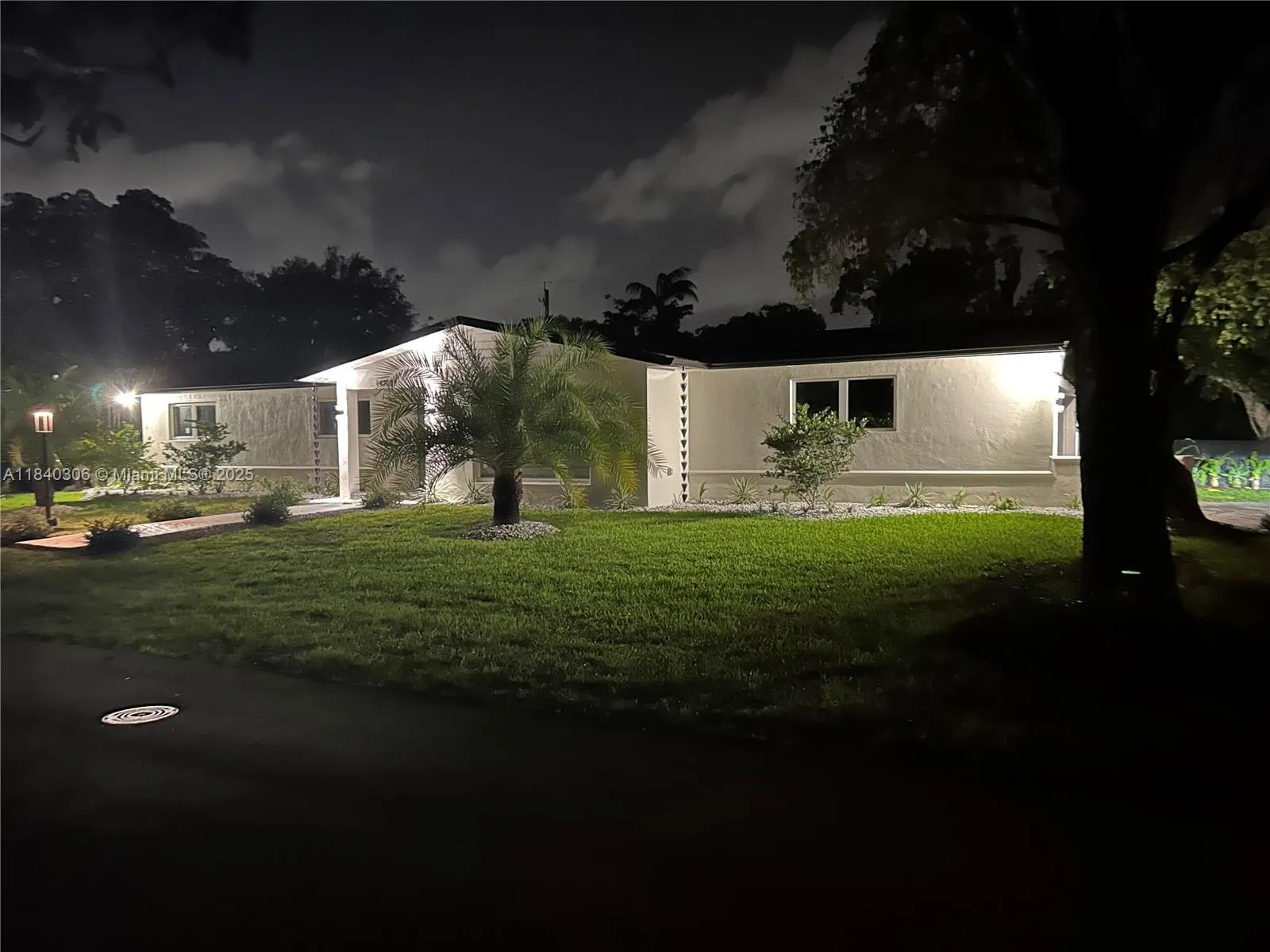 Palmetto Bay, Florida 33158, United States, 4 Bedrooms Bedrooms, ,2 BathroomsBathrooms,Residential,Active,170711