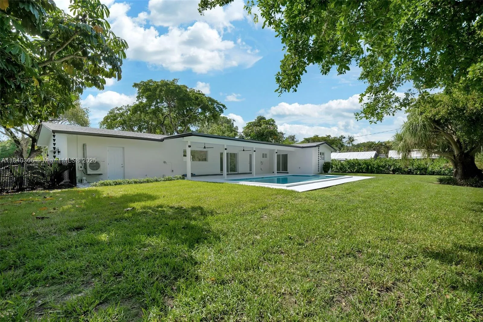 Palmetto Bay, Florida 33158, United States, 4 Bedrooms Bedrooms, ,2 BathroomsBathrooms,Residential,Active,170711