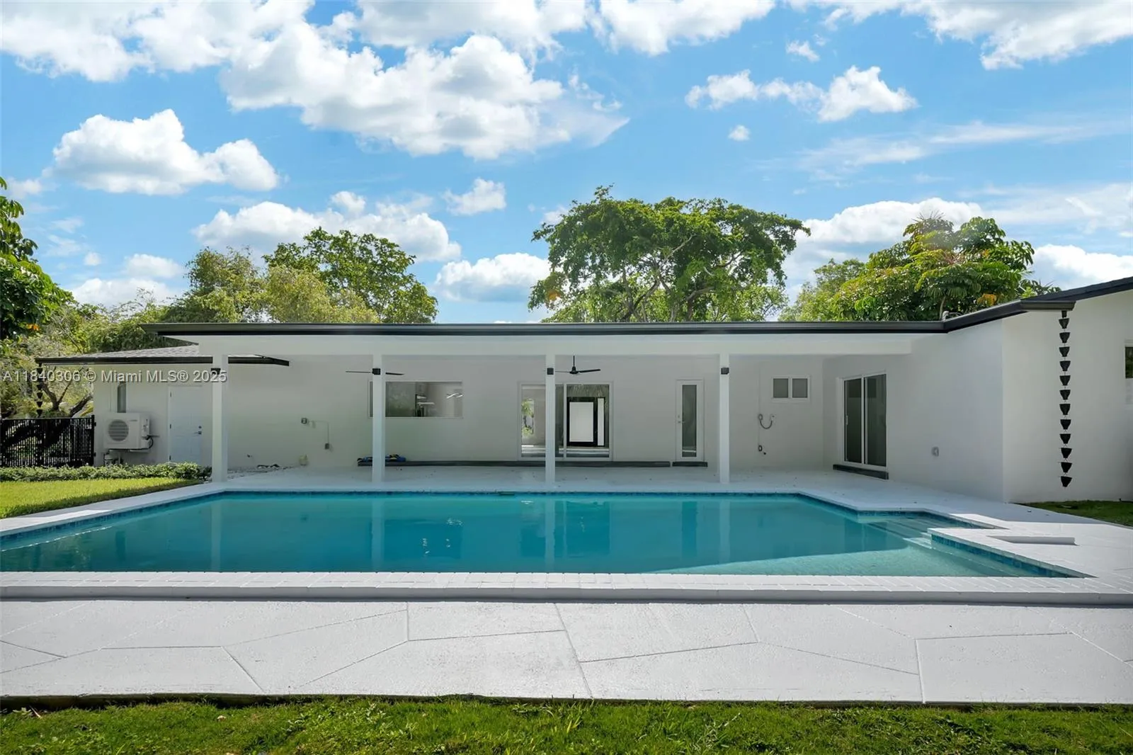 Palmetto Bay, Florida 33158, United States, 4 Bedrooms Bedrooms, ,2 BathroomsBathrooms,Residential,Active,170711