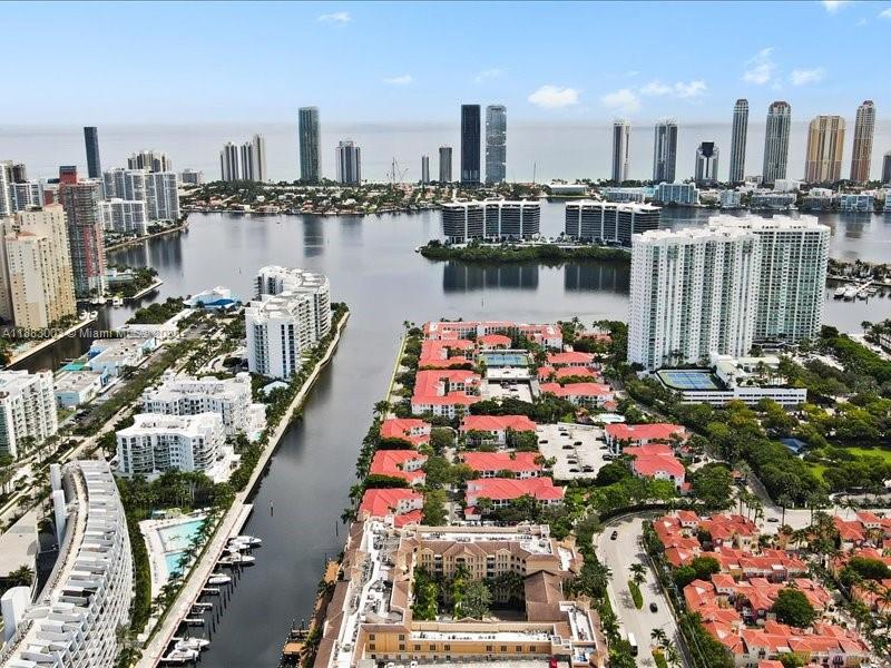 ALAQUA CONDO - Residential