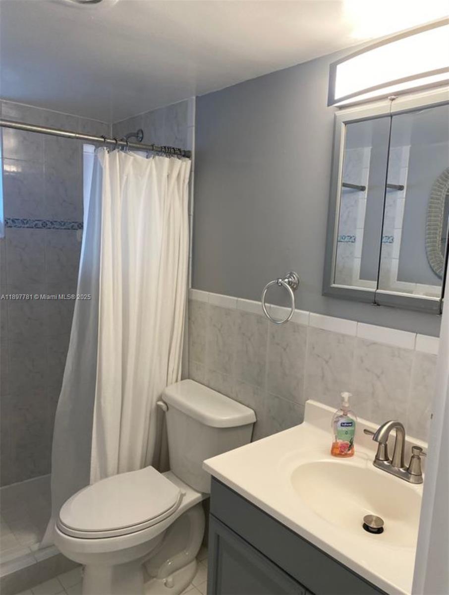 KEY LARGO BEACH - Residential Lease