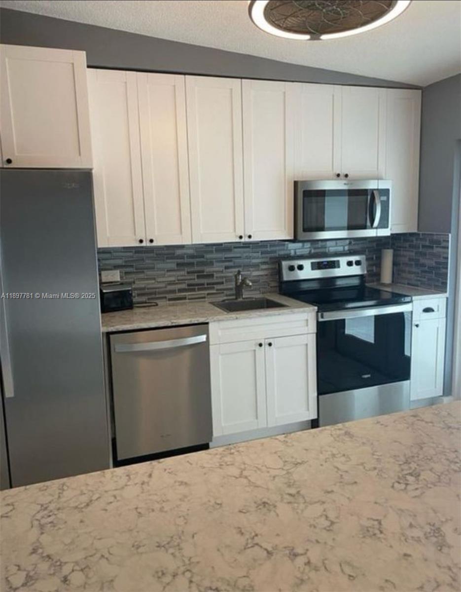 KEY LARGO BEACH - Residential Lease