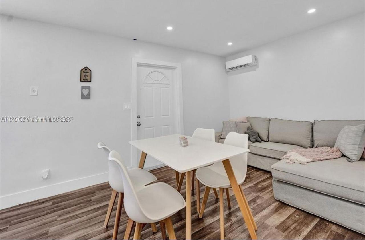 COLLEGE TRACT FIRST ADD - Residential Lease