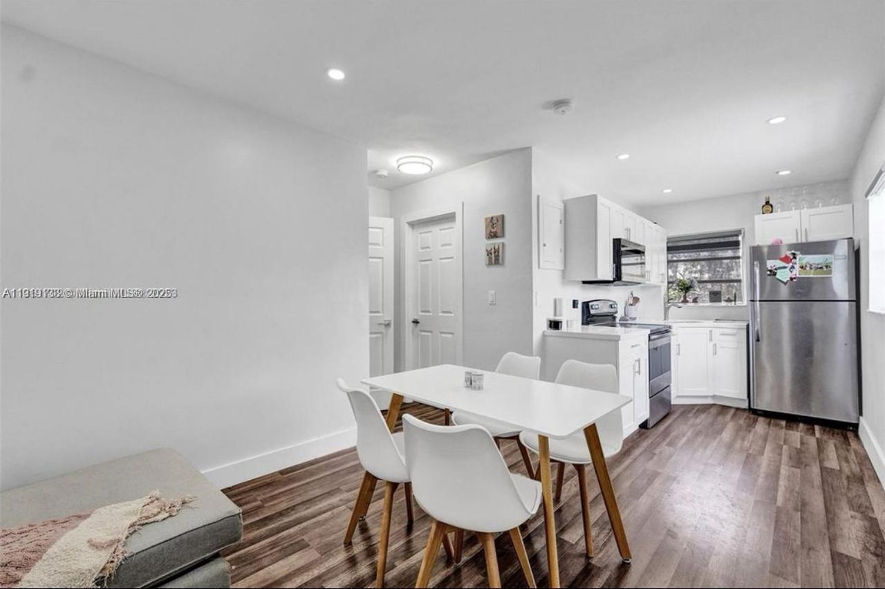 COLLEGE TRACT FIRST ADD - Residential Lease