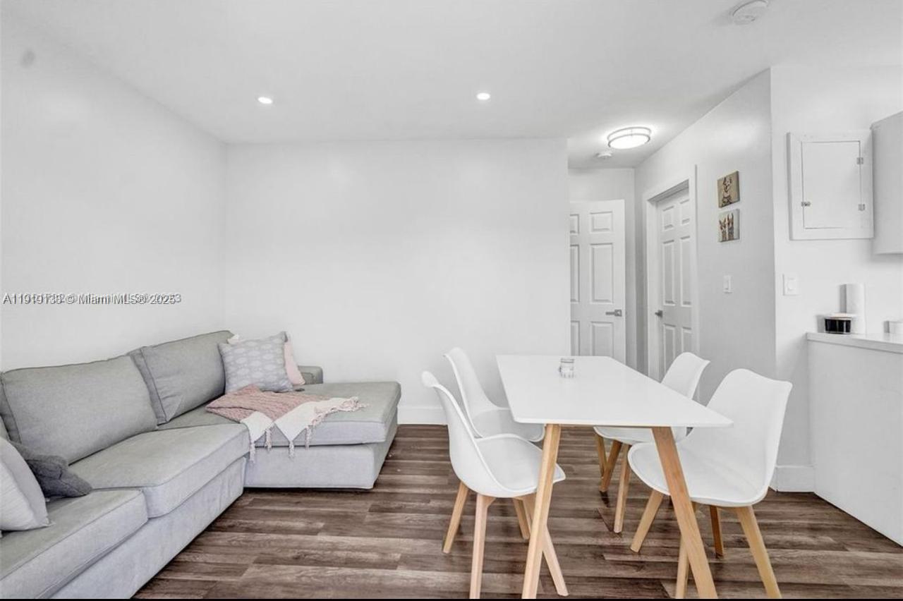 COLLEGE TRACT FIRST ADD - Residential Lease