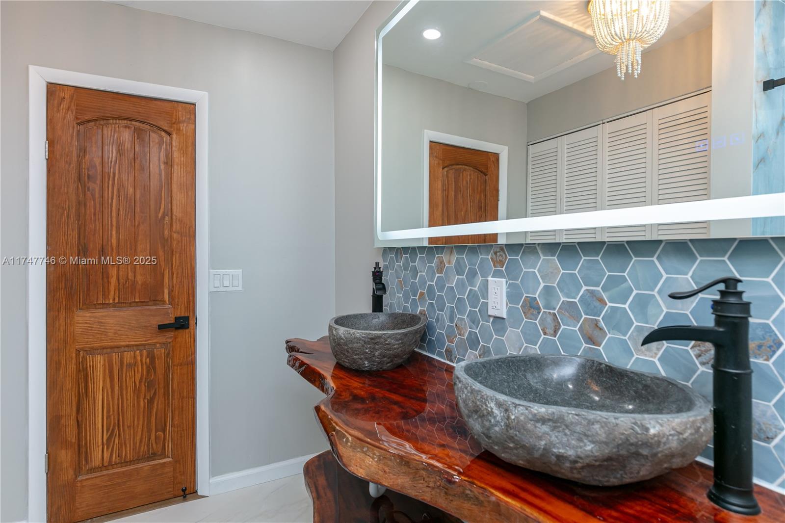 HOLLYWOOD HOMESITES HIGH - Residential