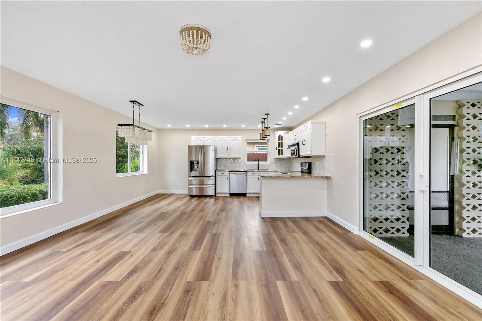 HOLLYWOOD HOMESITES HIGH - Residential