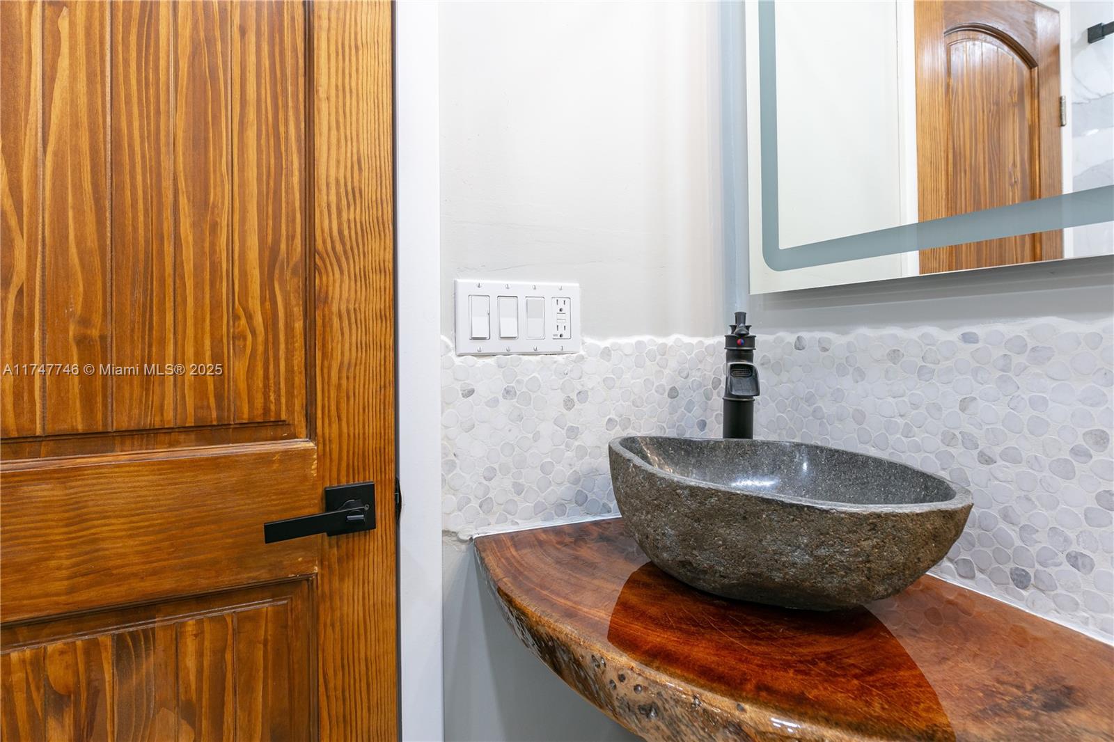 HOLLYWOOD HOMESITES HIGH - Residential