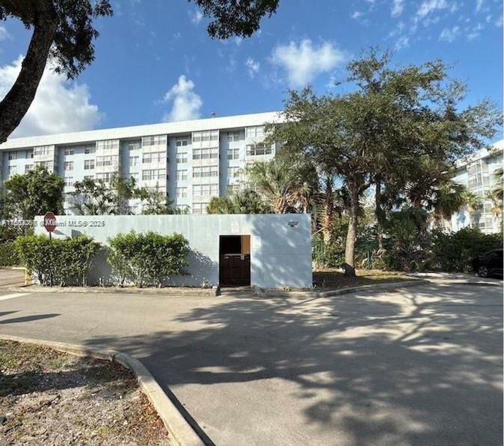 Photo of 4271 NW 5th St #254, Plantation, FL 33317 (MLS # A11863087)