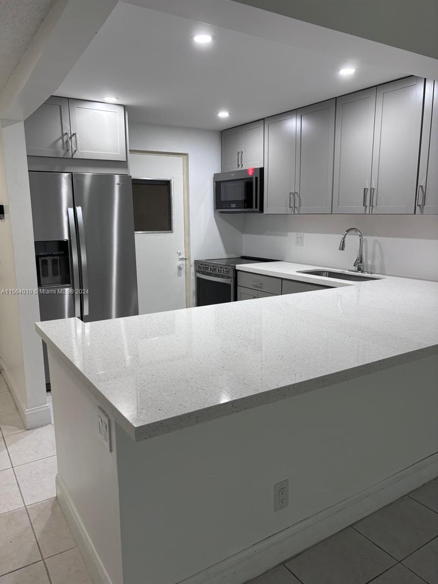 This beautiful lake view, corner apartment in Pompano Beach is the ideal spot for those looking to enjoy the best of South Florida living! With 2 bedrooms and 2 bathrooms, this updated unit offers ample space, modern finishes, and a fantastic location just minutes from the beach.