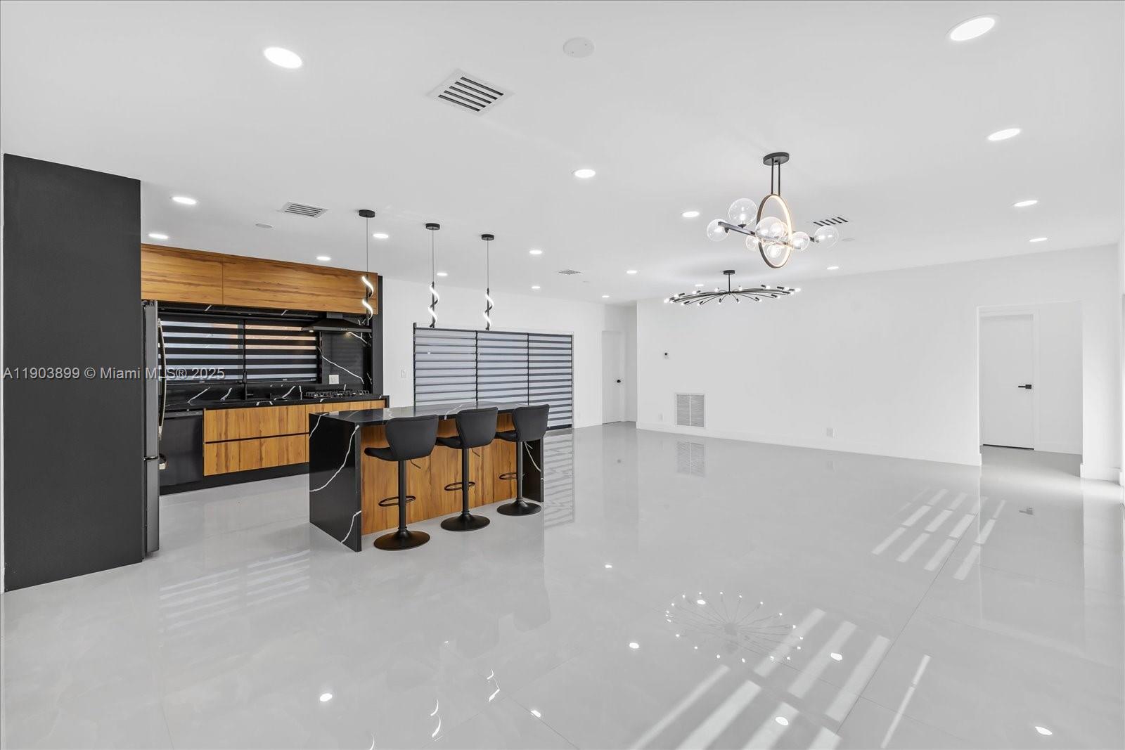 GREYKNOLL ESTATES - Residential Lease