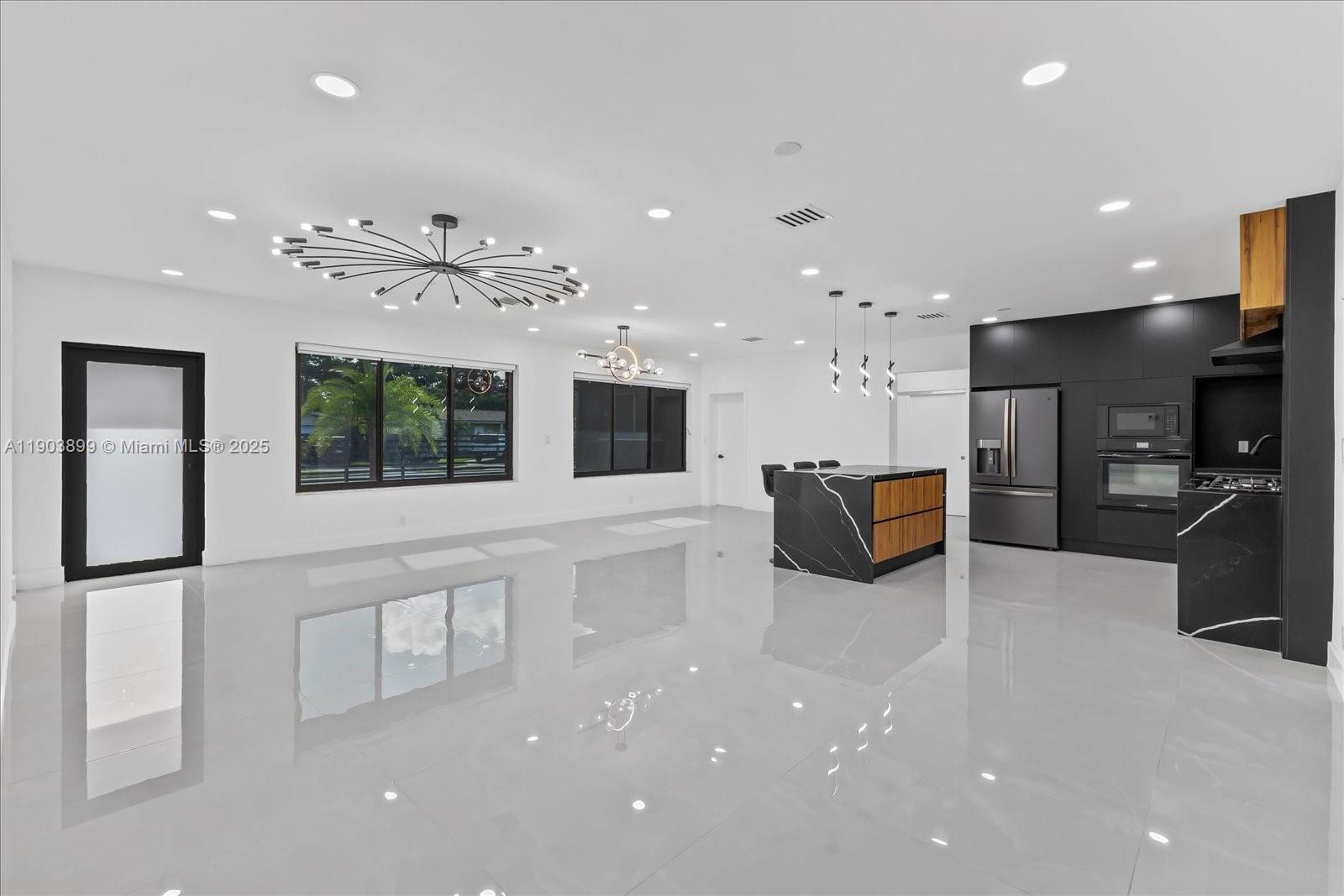 GREYKNOLL ESTATES - Residential Lease