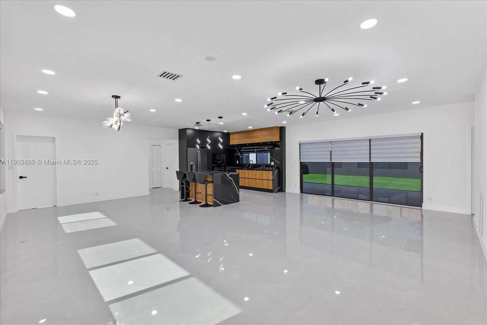 GREYKNOLL ESTATES - Residential Lease