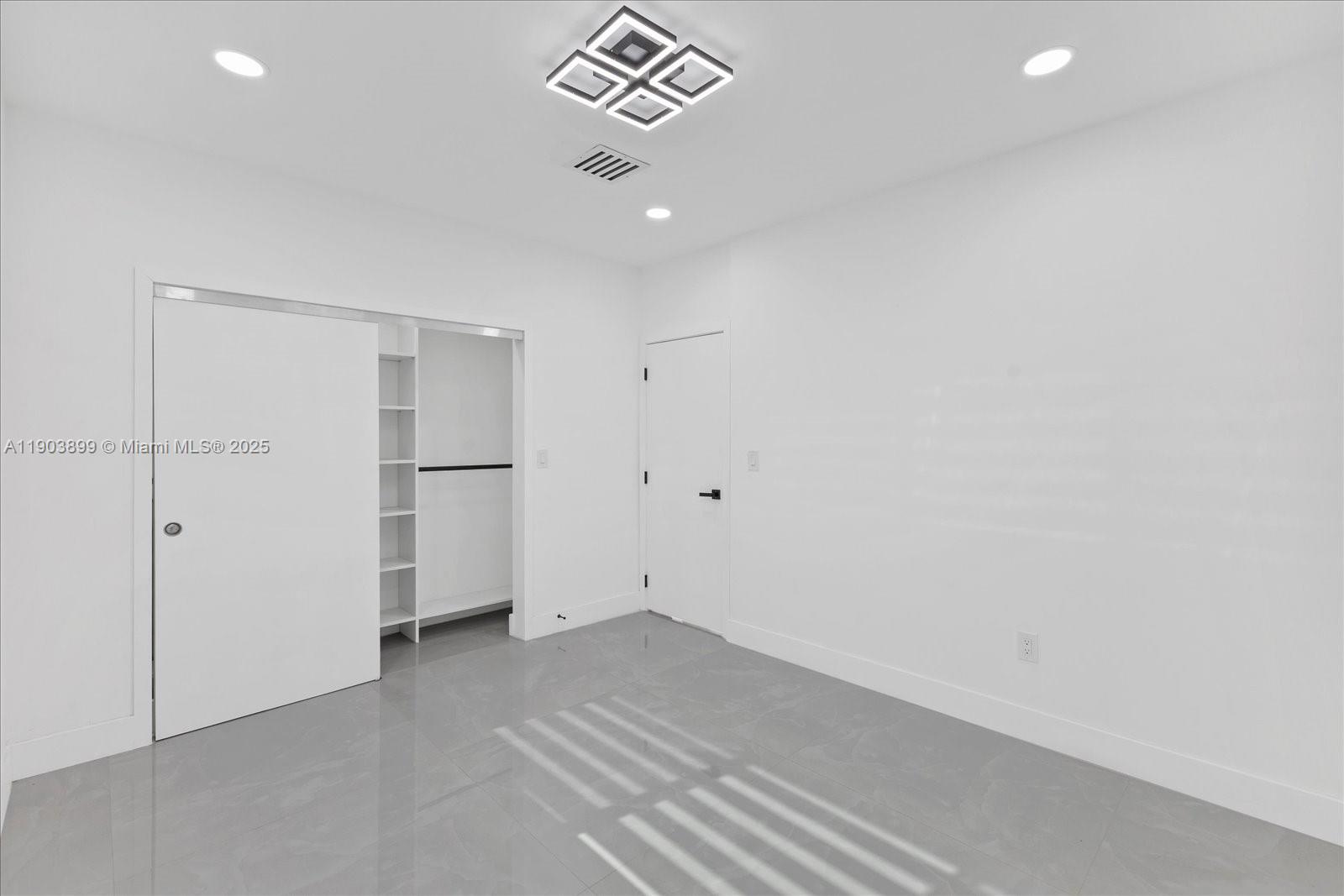 GREYKNOLL ESTATES - Residential Lease