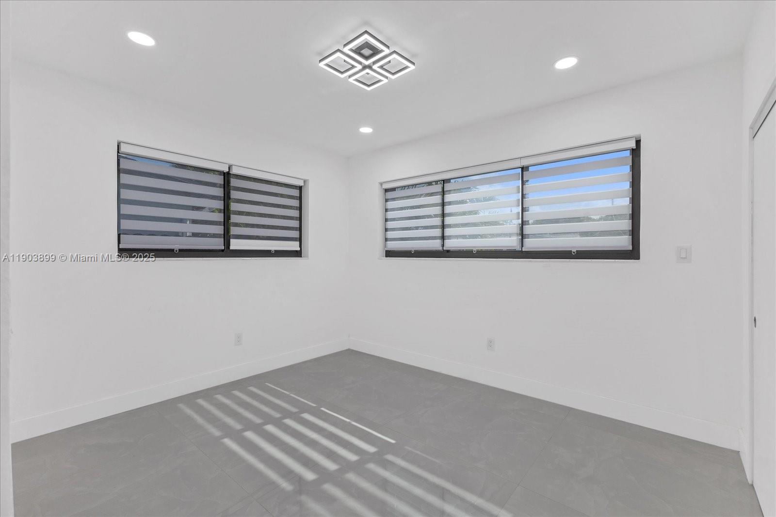 GREYKNOLL ESTATES - Residential Lease