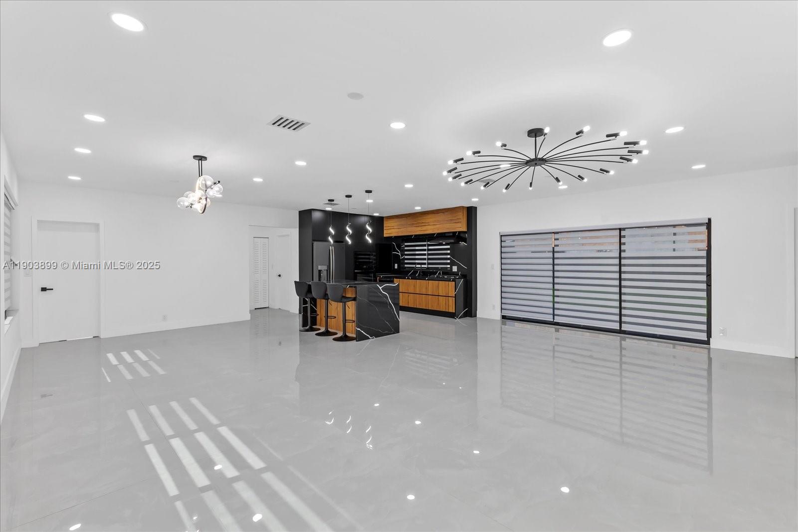 GREYKNOLL ESTATES - Residential Lease