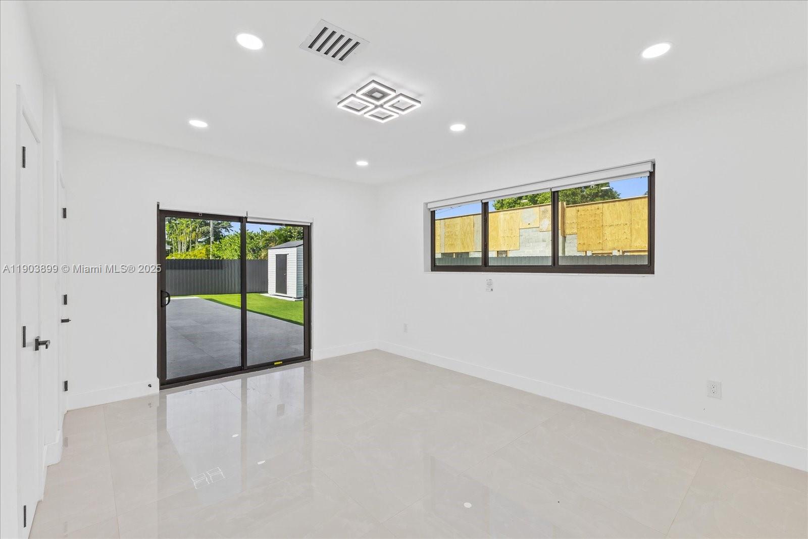 GREYKNOLL ESTATES - Residential Lease