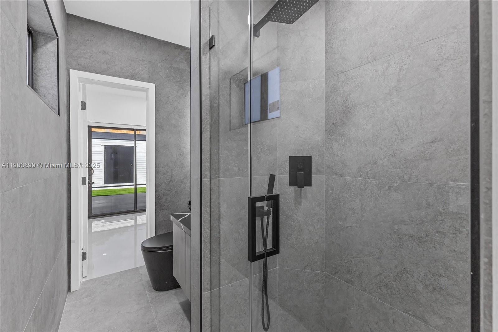 GREYKNOLL ESTATES - Residential Lease