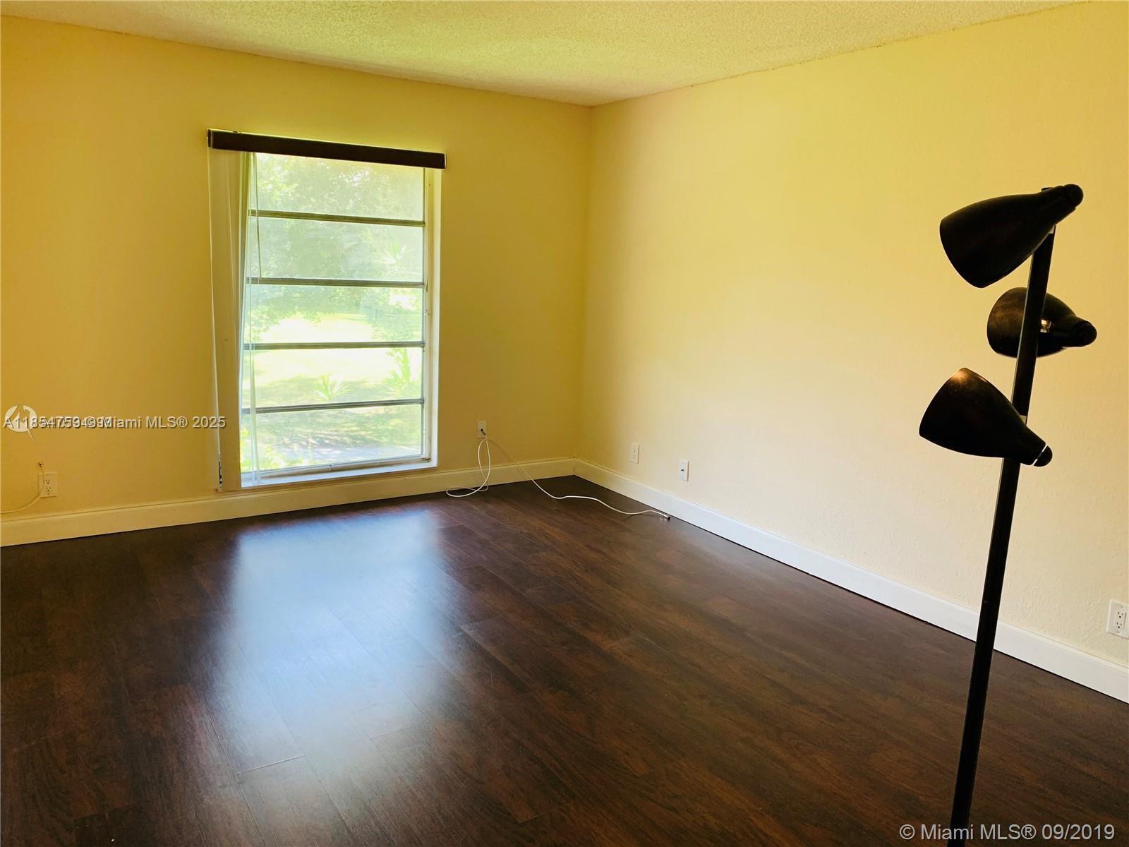 SUNRISE ON THE GREEN COND - Residential