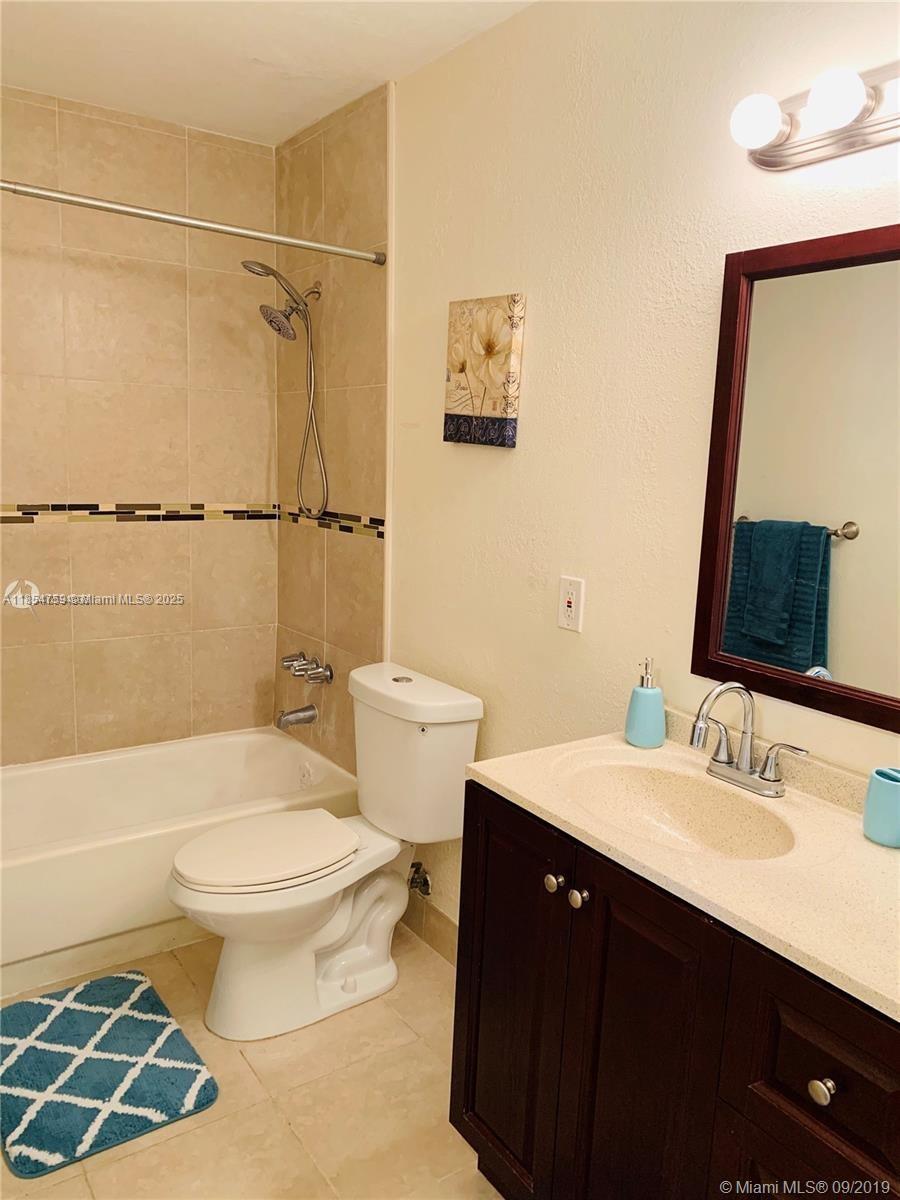 SUNRISE ON THE GREEN COND - Residential