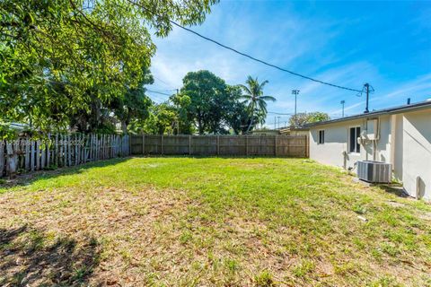 Tiny photo for 311 NW 12th Ave, Delray Beach, FL 33444 (MLS # A12007388)