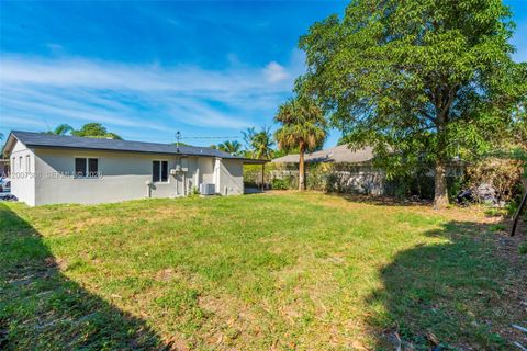 Tiny photo for 311 NW 12th Ave, Delray Beach, FL 33444 (MLS # A12007388)