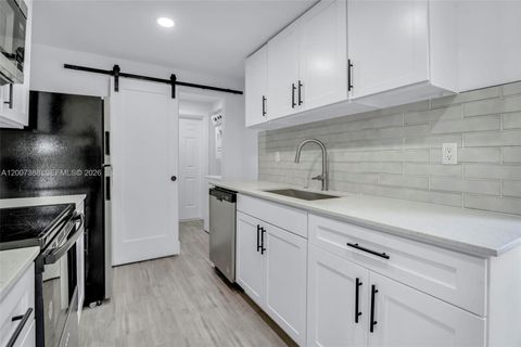 Tiny photo for 311 NW 12th Ave, Delray Beach, FL 33444 (MLS # A12007388)